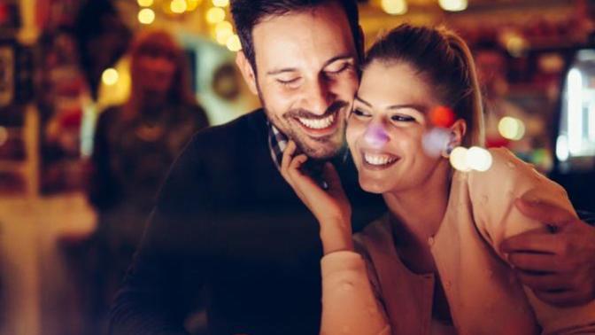 Sevgilinizle kafeye gittiğinizde yan yana mı oturursunuz karşı karşıya mı?