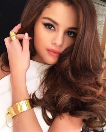 Selena Gomez’e siyah saç yakıştırıyor musunuz?
