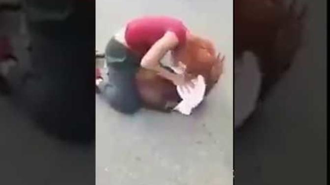 Sizce bir kız bir erkeği teketek kavga da dövebilir mi?