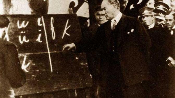 Atatürk neden dili değiştirdi? Toplum bir günde neden cahil kaldı?