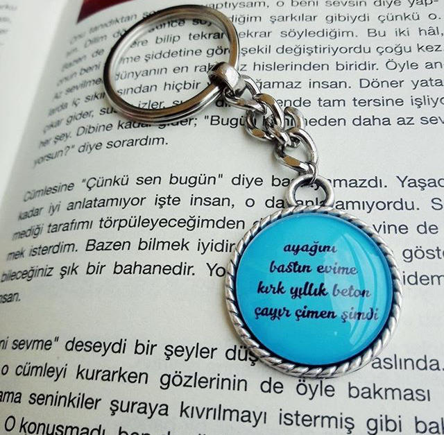 Sizce halaa sevmeyen değecek insanlar var mı🙄?