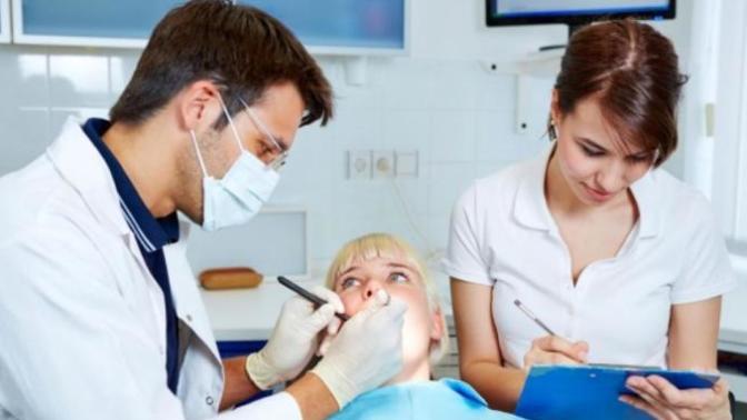 Diş tedavisi açısından erkek diş doktoru mu, yoksa kadın diş doktoru mu daha yeteneklidir?