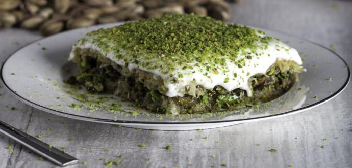 Utangaç olan kadın mı daha tatlıdır yoksa kaymaklı kadayıf tatlısı mı?