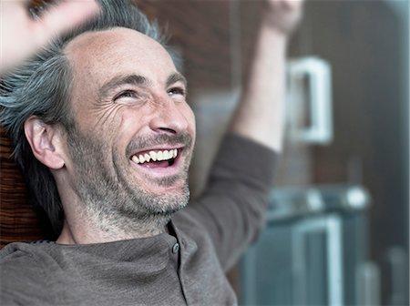 55 yaş için genç diyebilir miyiz?
