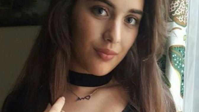 Sizce hangi az makyajlı kız daha güzel?