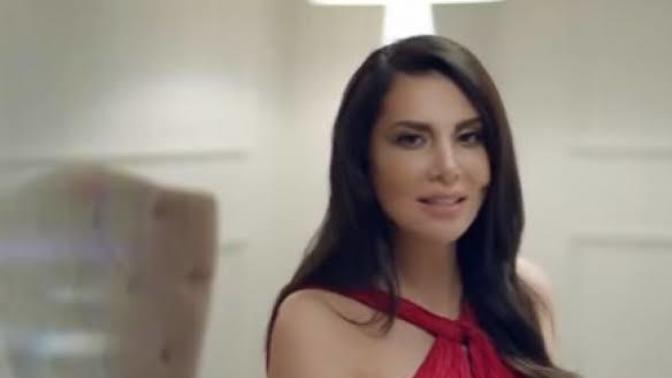 Sizce Ebru Yaşar mı, Ziynet Sali mi daha iyi sanatçı?