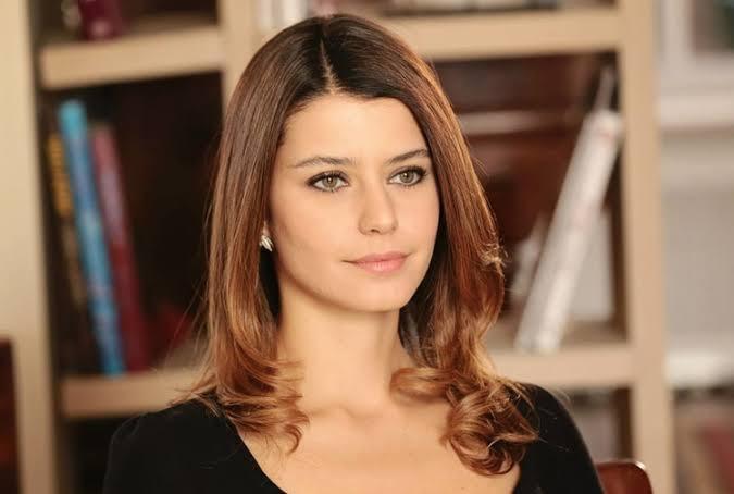 Meryem Uzerli mi ? Beren Saat mi daha güzel sizce ??
