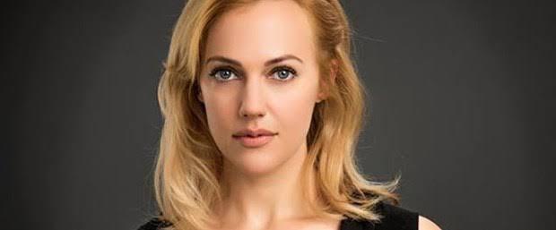 Meryem Uzerli mi ? Beren Saat mi daha güzel sizce ??