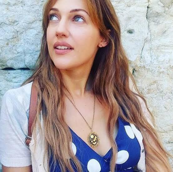 Meryem Uzerli mi? Beren Saat mi daha güzel sizce?
