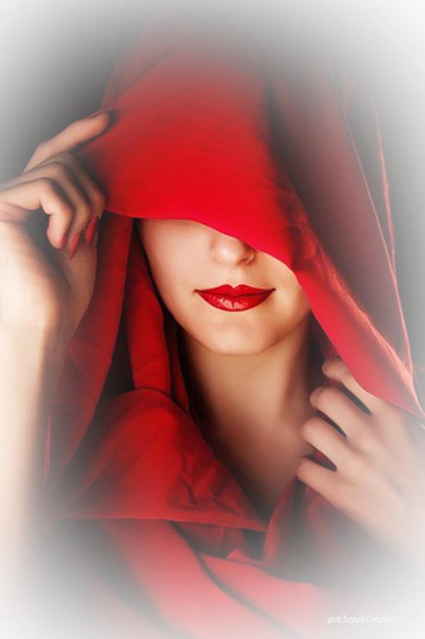 Tüm kadınların gizemli bir tarafı vardır. Sizce kadınları gizemli yapan şey nedir?