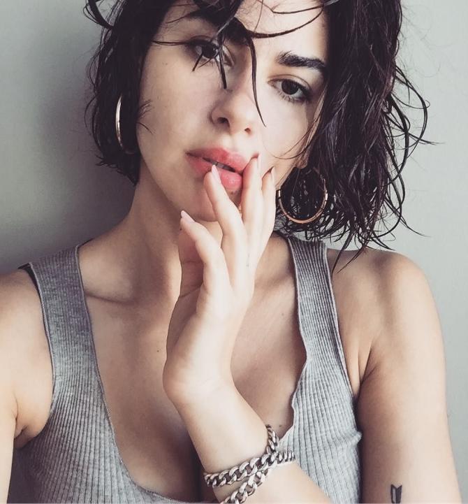 Saçların, bir kadını masum, tatlı ya da seksi dişi gösterme gücü var mı?