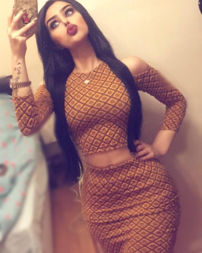 Bu hatun nasıl guzel mi? Bu da diğerinin kız kardeşi?