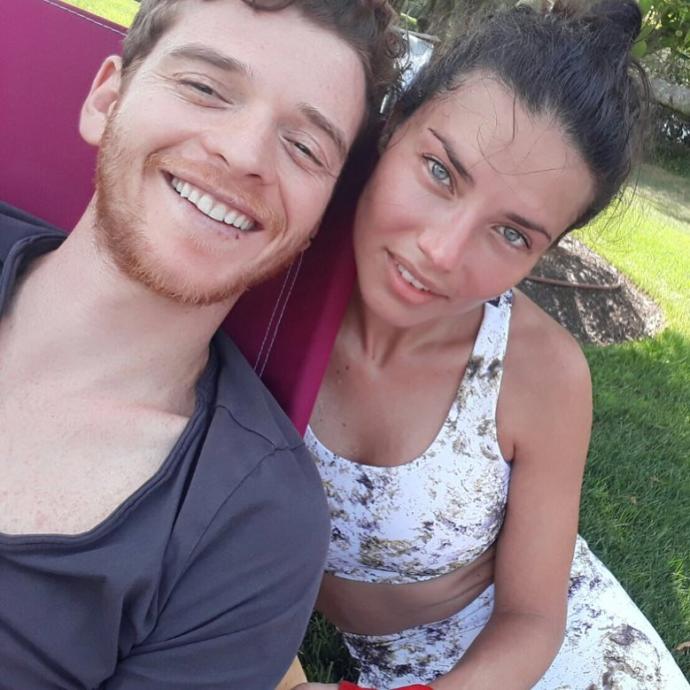 Hangi Vs mankeni sevgilisiyle birbirine yakışıyor?