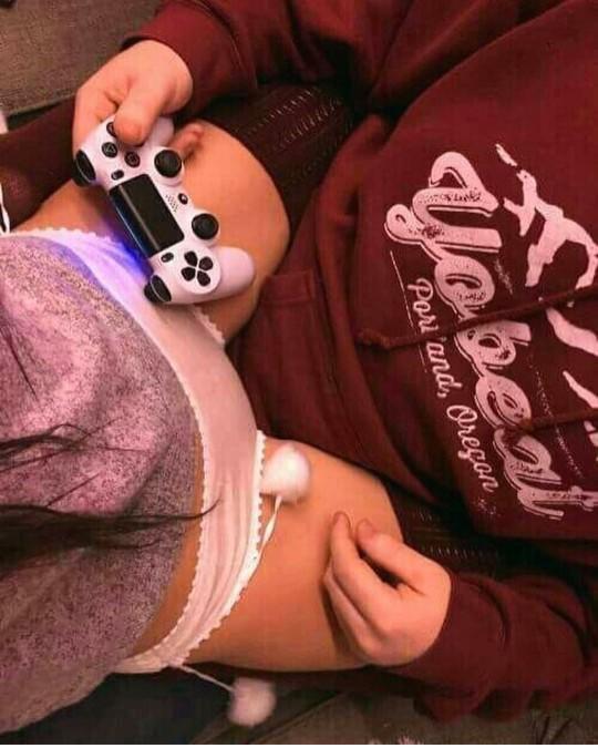 Sevgilinizle PlayStation oynamayı ister miydiniz?