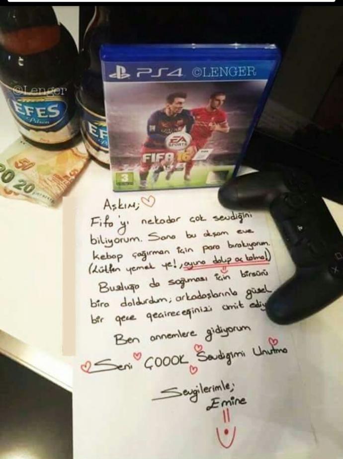 Sevgilinizle PlayStation oynamayı ister miydiniz?