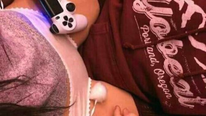 Sevgilinizle PlayStation oynamayı ister miydiniz?