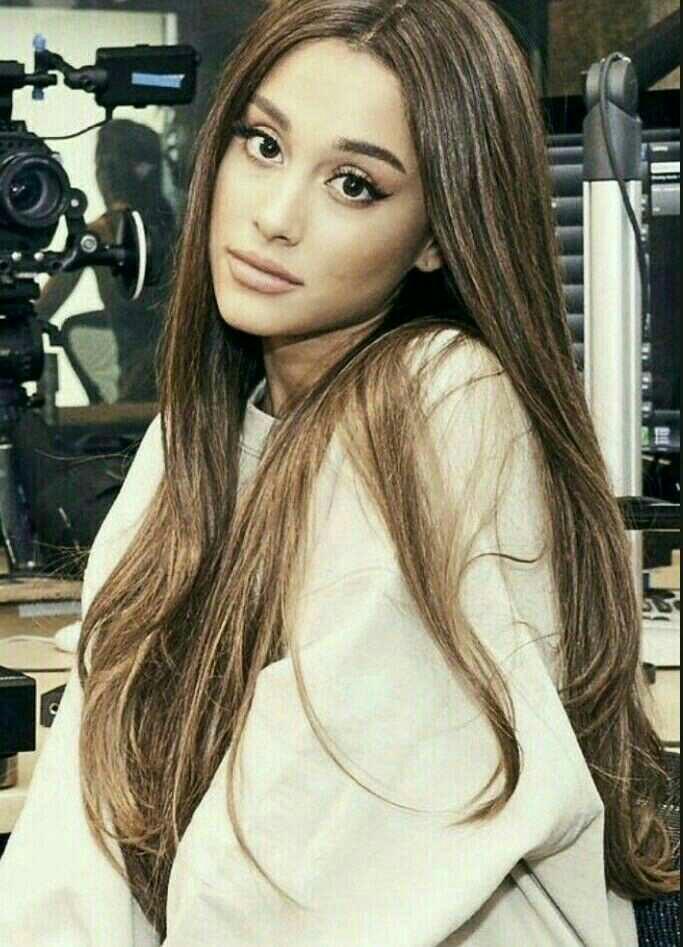 Selena Gomez mi, Ariana Grande mi??