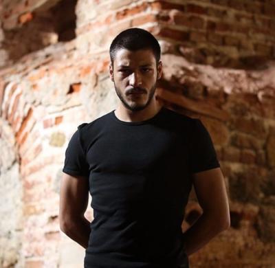 Sizce bu 4 çekici genç adamdan hangisi, sekste 40 yaş üstü olgun kadınlara hükmedecek kadar vahşi ve şehvetli duruşa sahip?