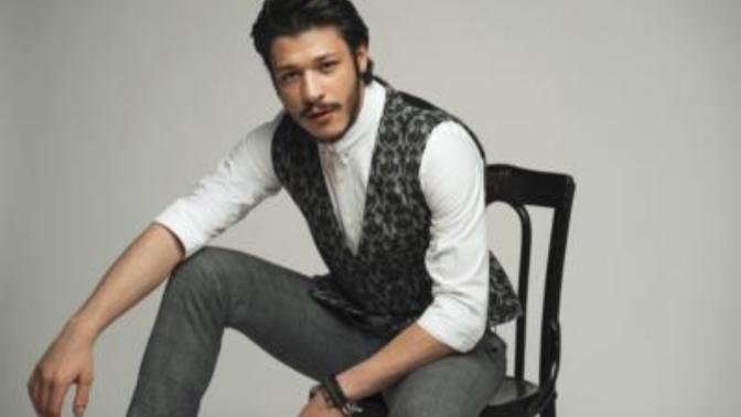 Sizce bu 4 çekici genç adamdan hangisi, sekste 40 yaş üstü olgun kadınlara hükmedecek kadar vahşi ve şehvetli duruşa sahip?