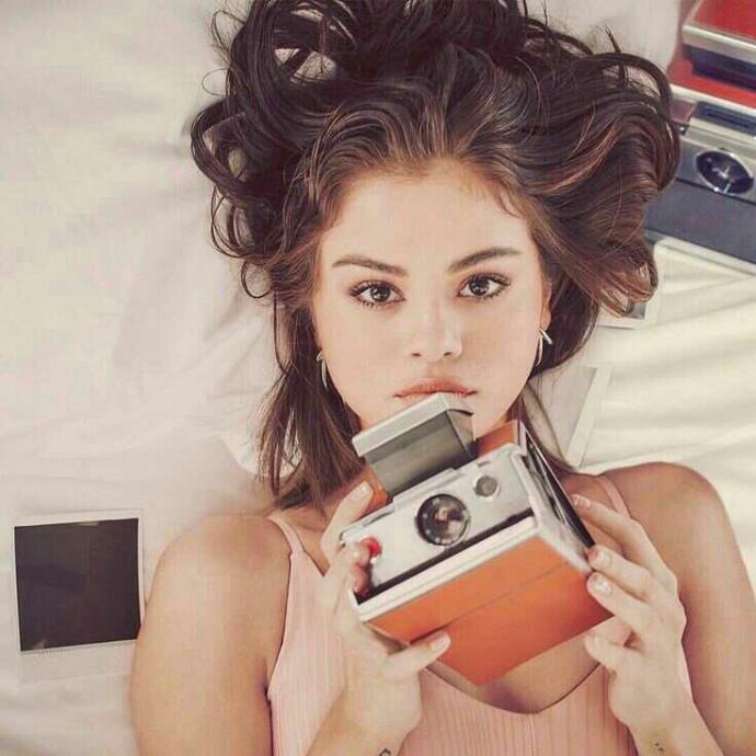 Selena Gomez minyon mu?