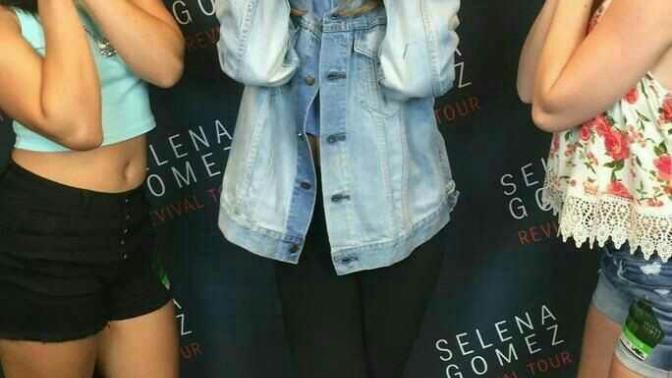 Selena Gomez minyon mu?