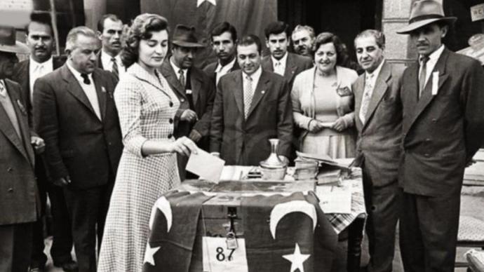Kadınlara seçme seçilme hangi ilke kapsamında verildi?