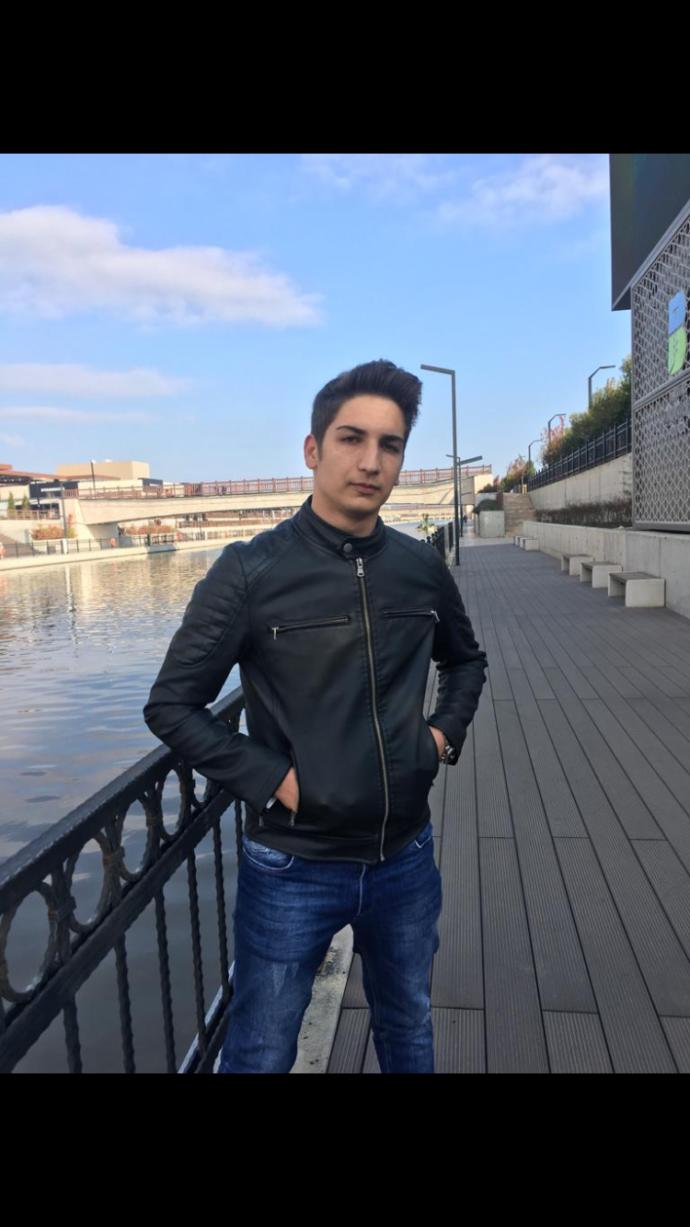 Çukurda mahsuna benzetiyo herkez sizcede öylemi? Anam babam diyene?