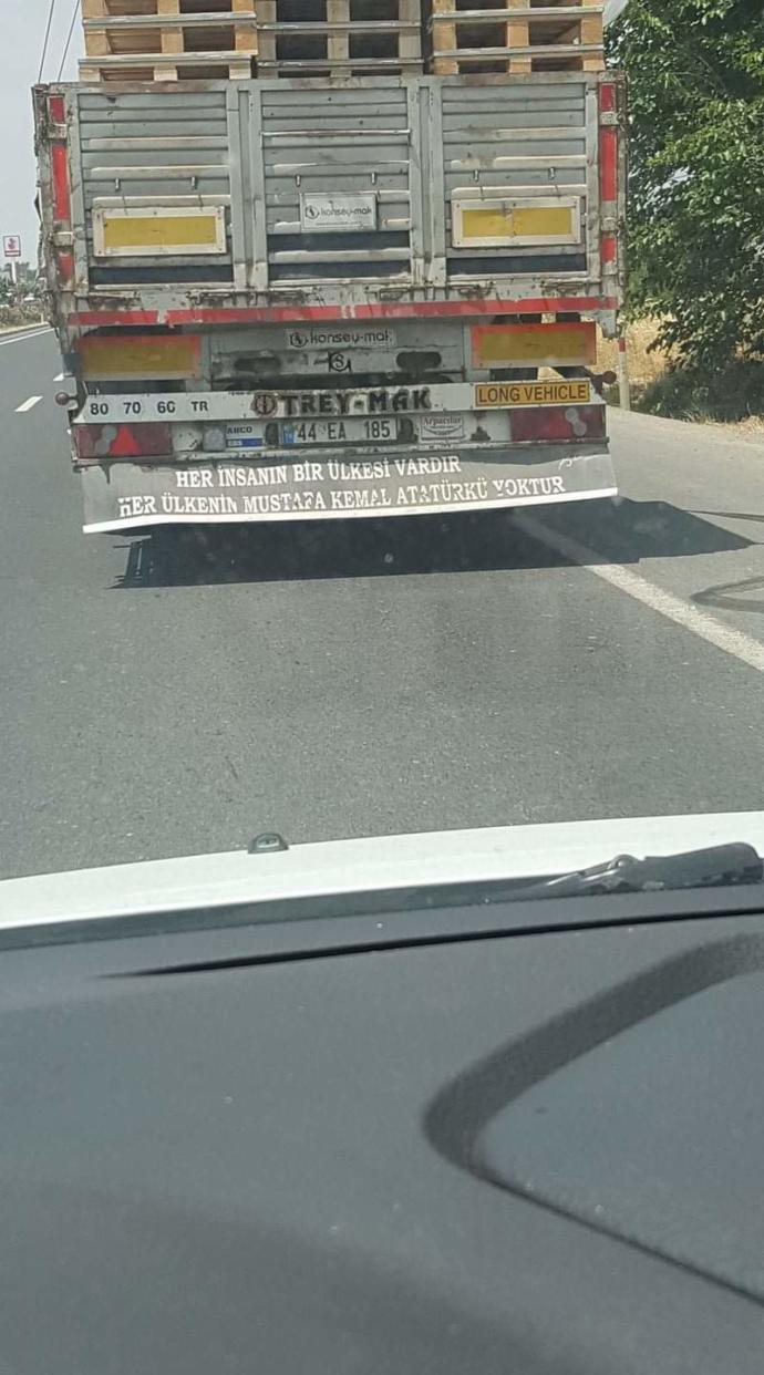 Kamyon arkası yazıları çok hoş değil mi?😂?