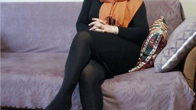 Kapalı olan annenizin kendi isteği ile açılmasına ve rahat giyinmek istemesine karışır mısınız? Anneniz istediğini giyebilir mi?
