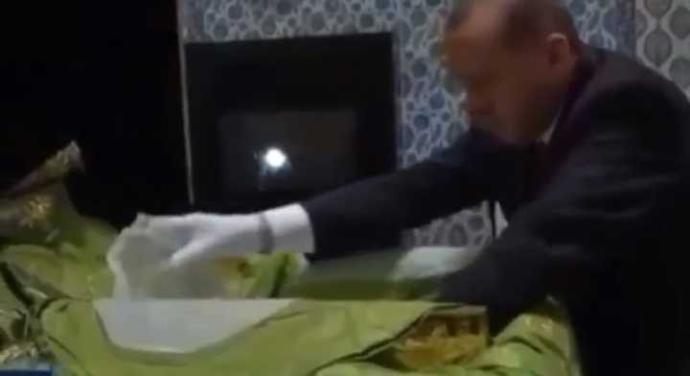 Cumhurbaşkanı Erdoğan Peygamber efendimiz in kutsal emanetlere demesi sizce hoşmu?