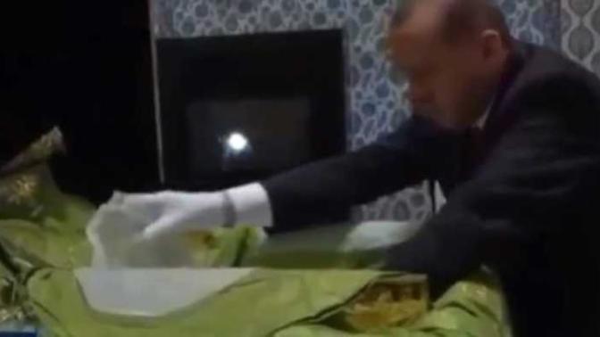 Cumhurbaşkanı Erdoğan Peygamber efendimiz in kutsal emanetlere demesi sizce hoşmu?