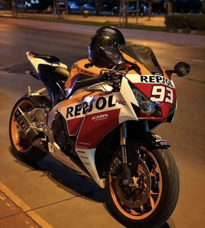 eveeeettt beyler bayanlar sizce motor da racing mi chopper mı cafe racer mı?