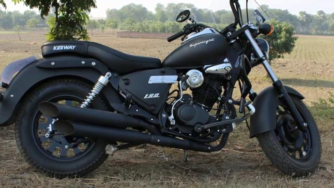 eveeeettt beyler bayanlar sizce motor da racing mi chopper mı cafe racer mı?