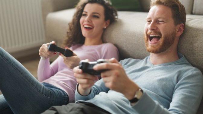 Sevgilisiyle playstation oynayan kız evliliğe en çok yaklaşan kız mıdır?