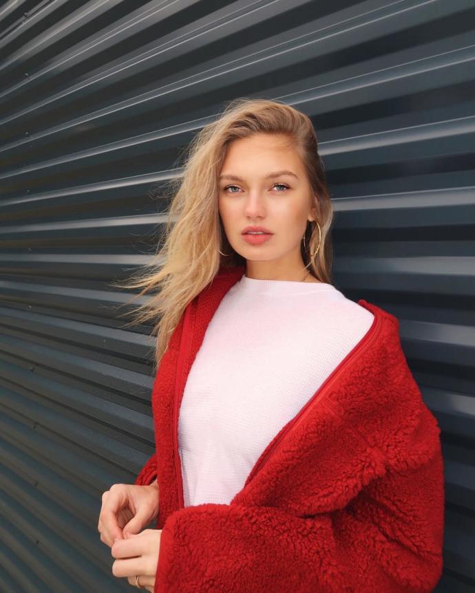 Romee Strijd sizce güzel mi? Neler düşünüyorsunuz?