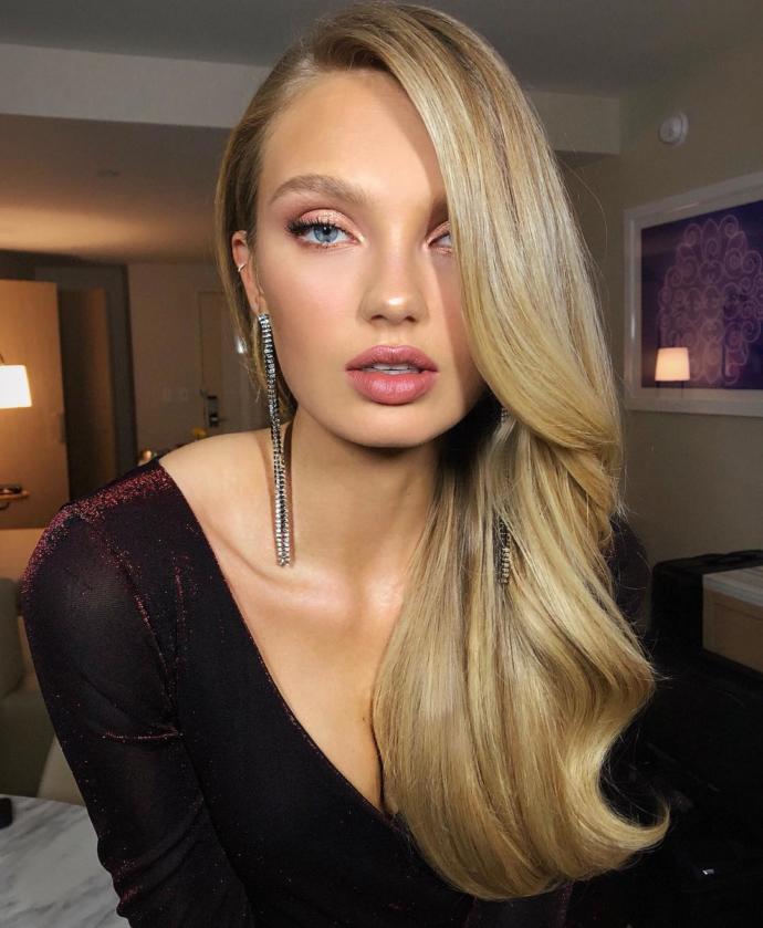 Romee Strijd sizce güzel mi? Neler düşünüyorsunuz?