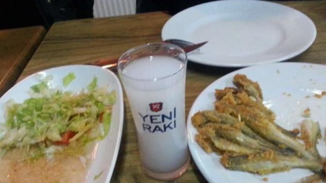 İnsan iki şeyi saklayamaz: Sarhoş olduğunu ve aşık olduğunu! Buyrun beraber olsun (tenekeler uzak olsun😃) ?
