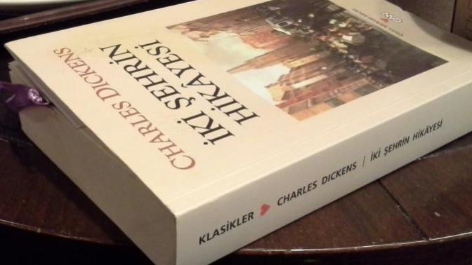 ''İki şehrin hikayesi'' adlı kitabı okudunuz mu, bu kitap hakkındaki yorumlarınızı alabilir miyim?