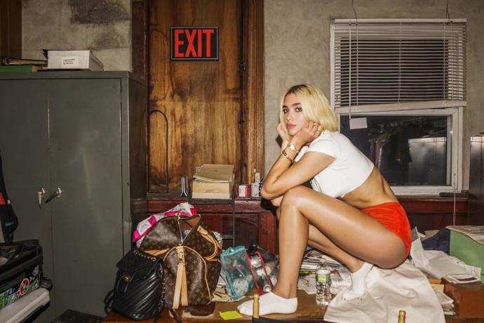 Dua Lipa'yı güzel buluyor musun? Sizce güzel mi?