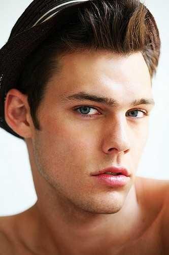 Holden Nowell'a 10 üzerinden kaç verirsiniz?