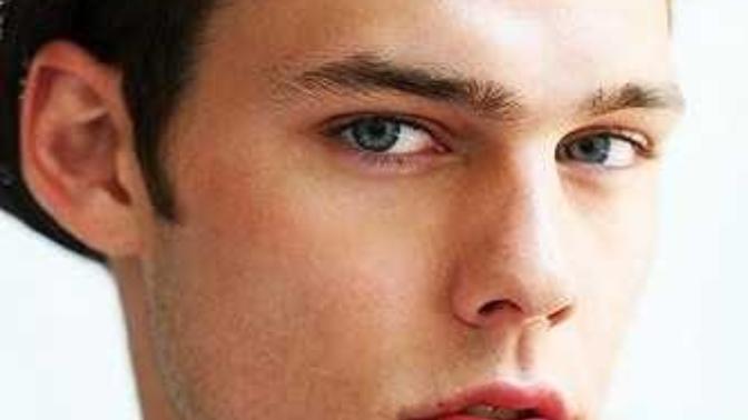 Holden Nowell'a 10 üzerinden kaç verirsiniz?