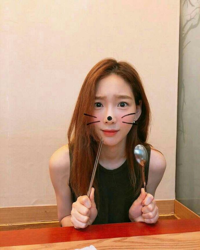 Taeyeon ve HyunA artık çirkinledi eskiden güzellerdi ama şimdi?