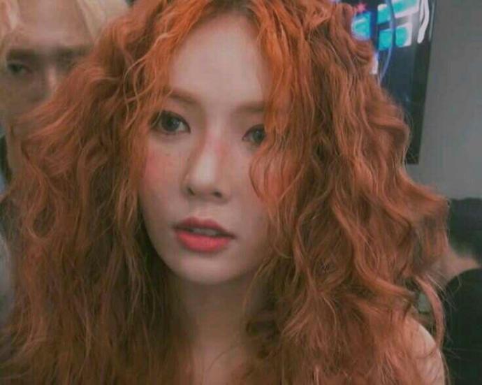 Taeyeon ve HyunA artık çirkinledi eskiden güzellerdi ama şimdi?