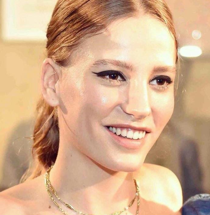 Serenay Sarıkaya'ın yüzü güzel mi sizce?