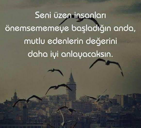 Söyle seni kim üzdü bu kadar? Sevdiklerin mi? Vazgeçtiklerin mi?