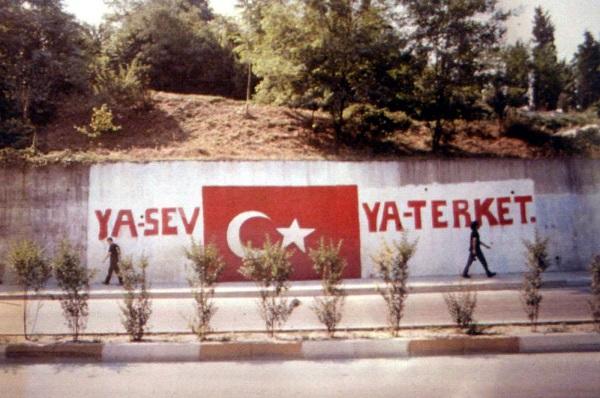 Türkiye'de bulunan tüm gümrük kapılarına bir şey yazacak olsanız ne yazardınız?
