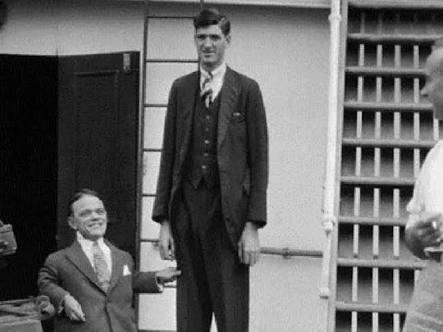 19 yaşında 1.42 m boyundayken 51 yaşında 2.34 m olan Adam Rainer’i hiç duydunuz mu?