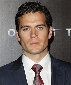 Henry Cavill mi yoksa Chris hemsworth mu daha yakışıklı?