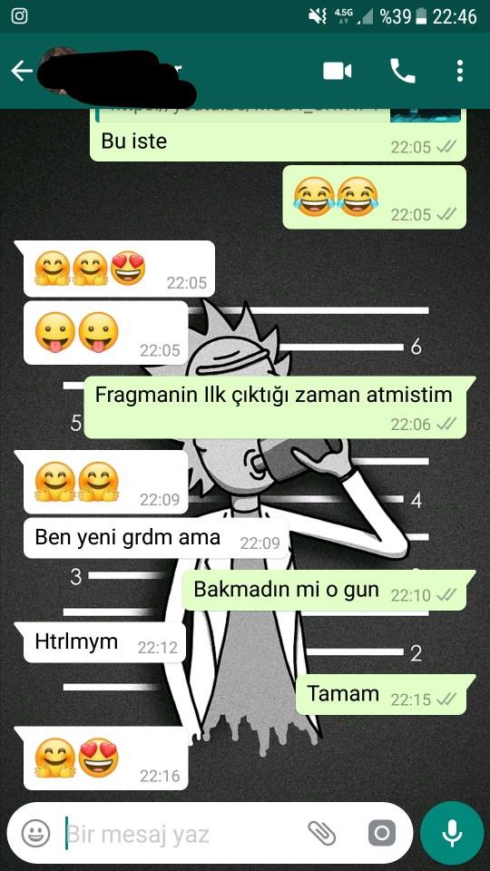 Ayrıldık ve arkadaş kalalım dedi hala bu tarz mesajlar atıyor?