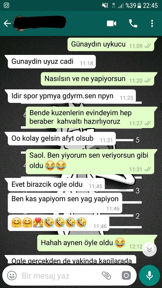 Ayrıldık ve arkadaş kalalım dedi hala bu tarz mesajlar atıyor?
